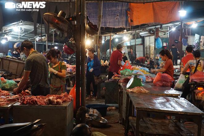 Bán thịt lợn ế ẩm, hàng loạt tiểu thương treo sạp, nghỉ chợ-2