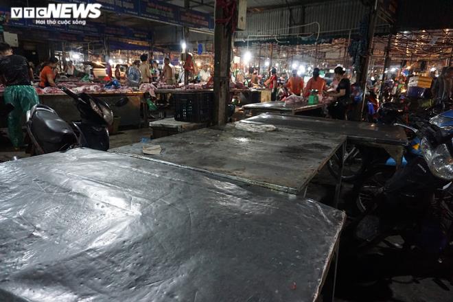 Bán thịt lợn ế ẩm, hàng loạt tiểu thương treo sạp, nghỉ chợ-3