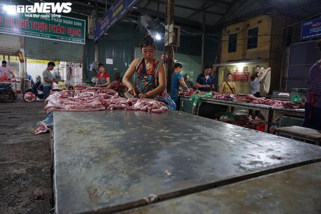 Bán thịt lợn ế ẩm, hàng loạt tiểu thương treo sạp, nghỉ chợ-5