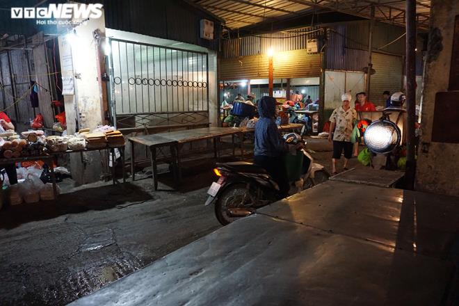 Bán thịt lợn ế ẩm, hàng loạt tiểu thương treo sạp, nghỉ chợ-7