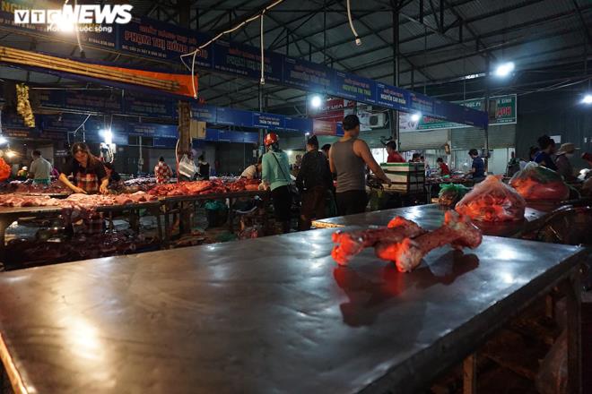 Bán thịt lợn ế ẩm, hàng loạt tiểu thương treo sạp, nghỉ chợ-8