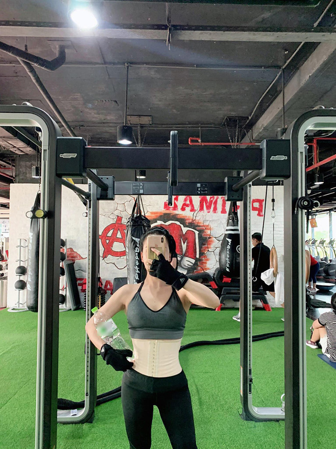 Sắc vóc vợ hai kém 8 tuổi của MC Thành Trung sau khi sinh đôi-10