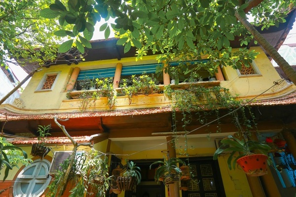 2 kiều nữ” cùng tên: Angela Phương Trinh ăn chay nhà 5 tỷ, Ngọc Trinh biệt thự to nhất phố-12