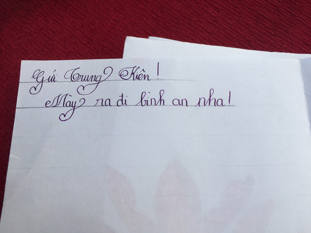 Quặn lòng những cánh thư bạn cùng lớp viết gửi nam sinh vừa ra đi vì cây phượng đổ: Tao có vẽ hộp cơm cho mày đấy-8