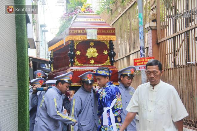 Trời lất phất mưa trong buổi đến trường cuối cùng của cậu học sinh lớp 6, hàng trăm người xót xa tiễn em về cõi vĩnh hằng-3