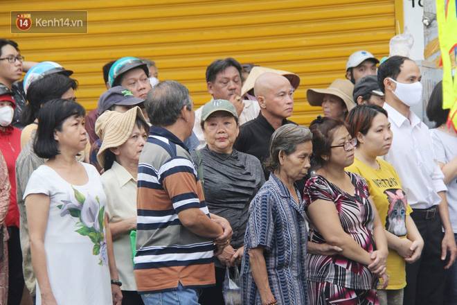 Trời lất phất mưa trong buổi đến trường cuối cùng của cậu học sinh lớp 6, hàng trăm người xót xa tiễn em về cõi vĩnh hằng-7