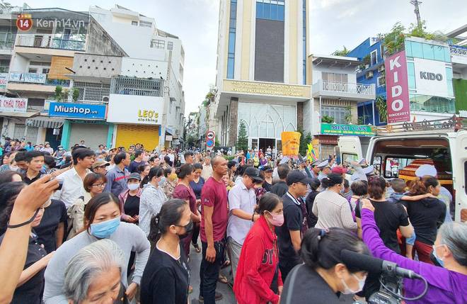 Trời lất phất mưa trong buổi đến trường cuối cùng của cậu học sinh lớp 6, hàng trăm người xót xa tiễn em về cõi vĩnh hằng-8