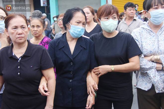 Trời lất phất mưa trong buổi đến trường cuối cùng của cậu học sinh lớp 6, hàng trăm người xót xa tiễn em về cõi vĩnh hằng-11