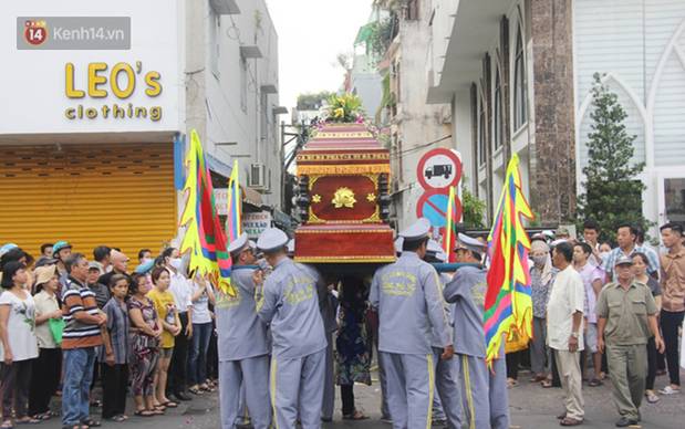 Trời lất phất mưa trong buổi đến trường cuối cùng của cậu học sinh lớp 6, hàng trăm người xót xa tiễn em về cõi vĩnh hằng-9