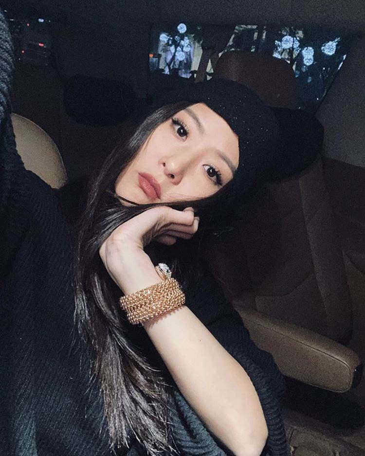 Nữ đại gia 41 tuổi ăn mặc sành điệu, trông trẻ như con gái-9