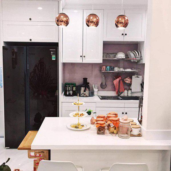 2 kiều nữ” cùng tên: Angela Phương Trinh ăn chay nhà 5 tỷ, Ngọc Trinh biệt thự to nhất phố-10