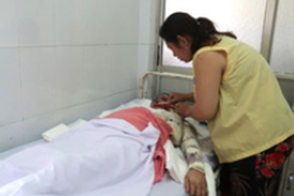 Điều tra thanh niên đánh đập tàn nhẫn con gái 6 tuổi-3