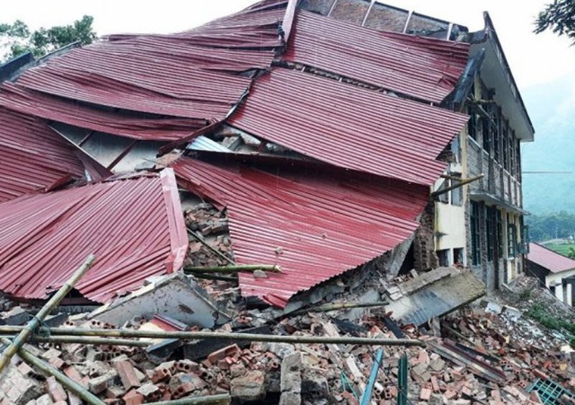 Giật mình với hàng loạt tai nạn học đường xuất phát từ những hiểm họa hiện hữu ngay trong trường lớp-6