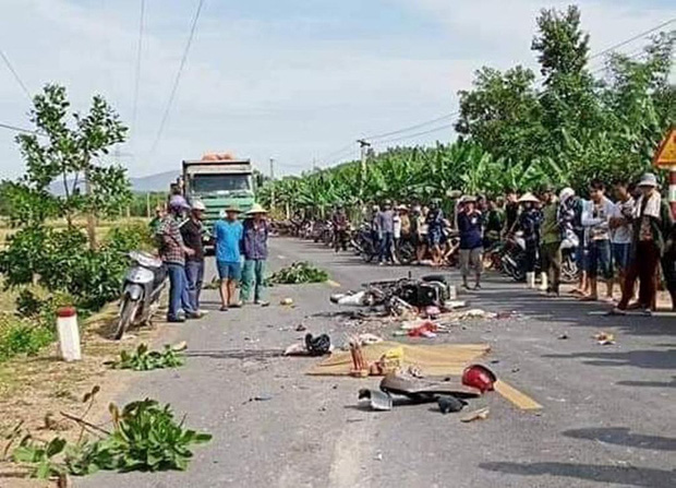 Bố mẹ và anh qua đời, bé trai 5 tháng tuổi được bà nội bế đi khắp xóm xin sữa-3