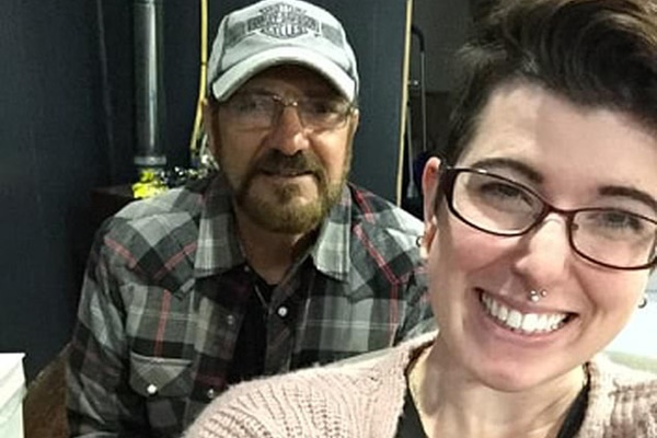 Cô gái chủ động mặc váy trắng đi cầu hôn bạn trai, thứ gây sốc nhất chính là tín vật thay cho chiếc nhẫn-6