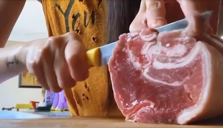 Kim Hiền nấu ăn cho con trai, nhìn tảng thịt mà đã mắt nhưng vẫn bị dân mạng bắt lỗi-3