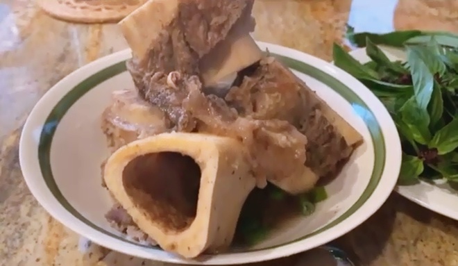 Kim Hiền nấu ăn cho con trai, nhìn tảng thịt mà đã mắt nhưng vẫn bị dân mạng bắt lỗi-6