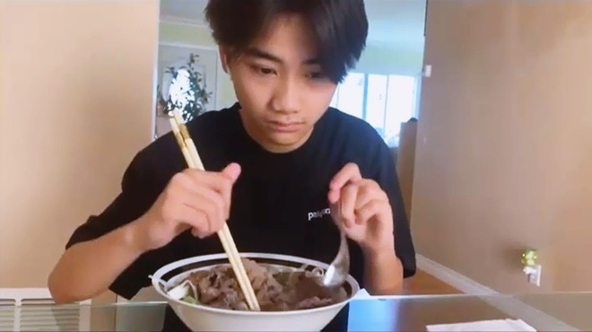 Kim Hiền nấu ăn cho con trai, nhìn tảng thịt mà đã mắt nhưng vẫn bị dân mạng bắt lỗi-7