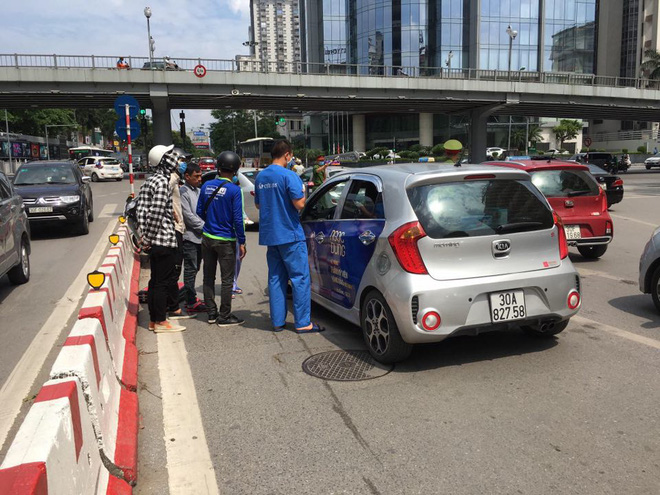 Hà Nội: Phát hiện nam tài xế tử vong trên vô lăng giữa ngã tư-2