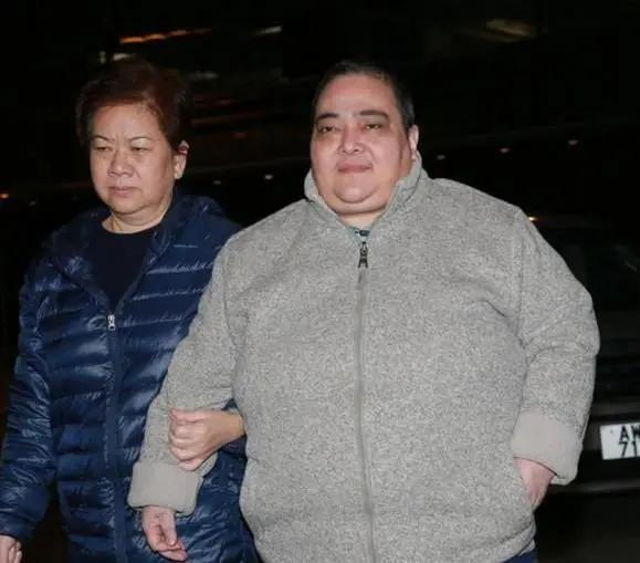 Cô con gái đáng thương bị vua sòng bài Macau lạnh nhạt nhưng vẫn yêu cha, người duy nhất đứng ngoài cuộc chiến giành tài sản 1.600 tỷ đồng-2