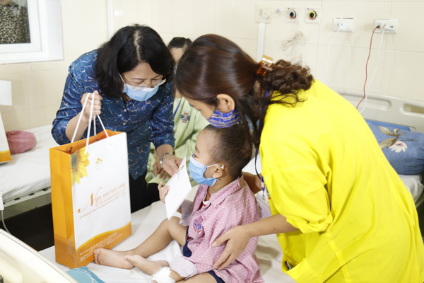 Mẹ con Bình An sau 1 năm thực hiện ca mổ ngồi bắt thai-4