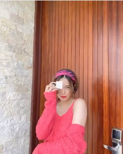 Giàu có như Hoàng Thuỳ Linh, bỏ hơn 500 đô mua chiếc túi chỉ đựng được một ít không khí-1