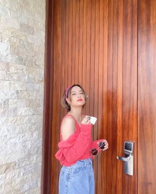 Giàu có như Hoàng Thuỳ Linh, bỏ hơn 500 đô mua chiếc túi chỉ đựng được một ít không khí-2