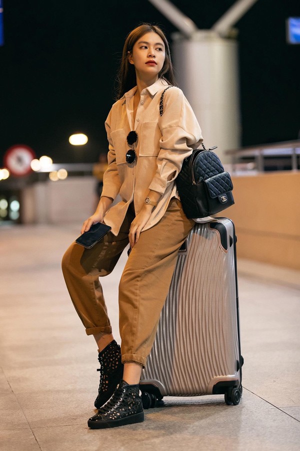 Giàu có như Hoàng Thuỳ Linh, bỏ hơn 500 đô mua chiếc túi chỉ đựng được một ít không khí-16