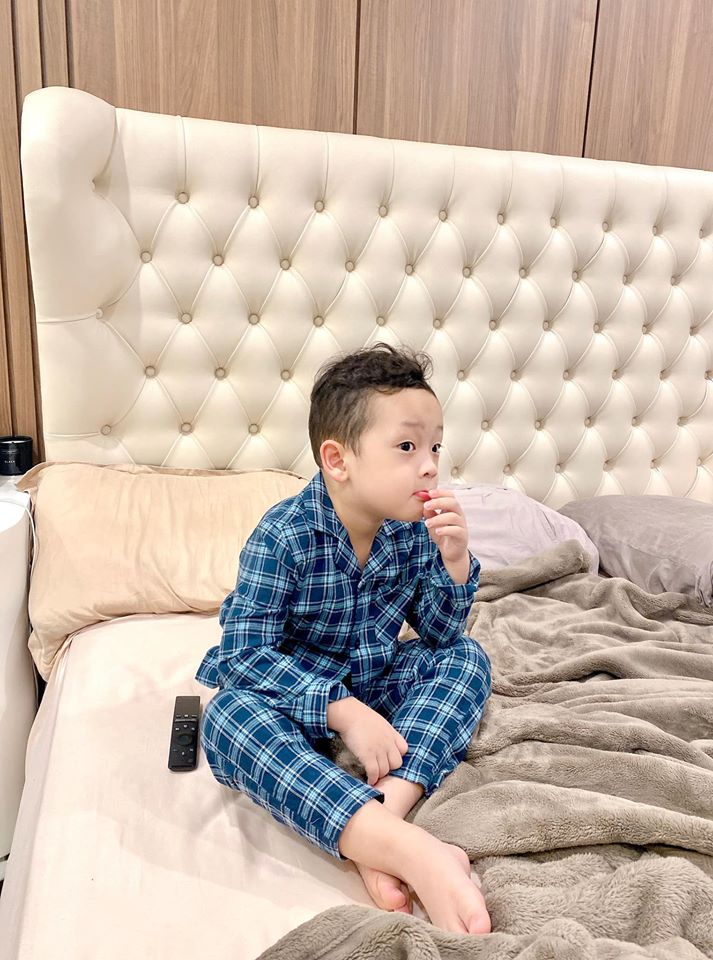 Mất tích đã lâu, mẹ đơn thân Ly Kute tái xuất với hình ảnh trẻ trung như nữ sinh, khoe con trai Khoai Tây đã lớn bổng-3