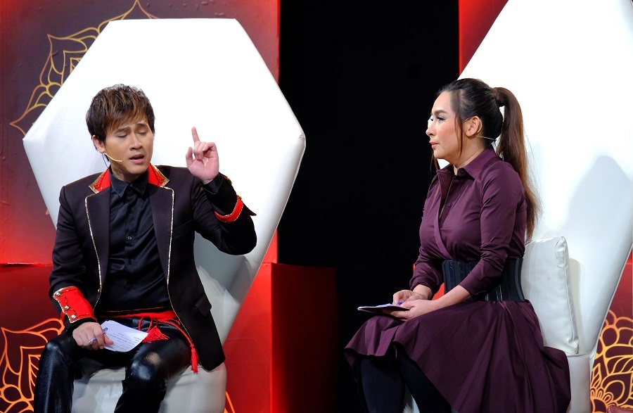 Trung Dũng khoe giọng ngọt ngào và bất ngờ hôn MC Cát Tường-2