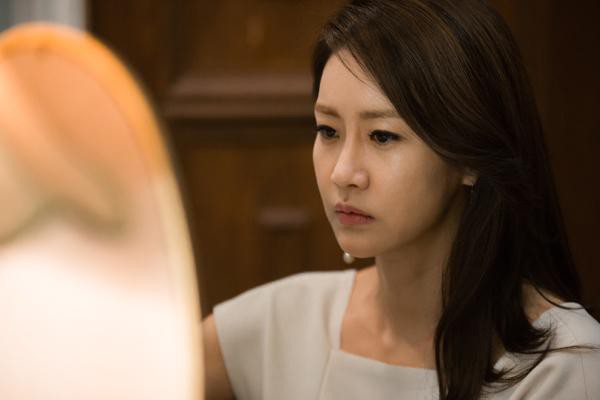 Tiếng chuông cửa định mệnh trong đêm và cô vợ yêu chồng vô điều kiện bắt đầu tỉnh ngộ khi nghe 1 câu nói của vị khách không mời-1