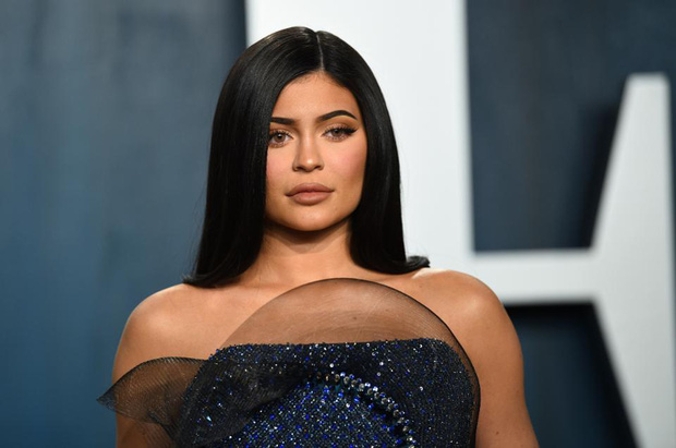 Forbes tuyên bố Kylie Jenner không còn là tỷ phú đô la, cáo buộc chiêu trò, giả mạo giấy tờ với tài sản thực gây sốc-2