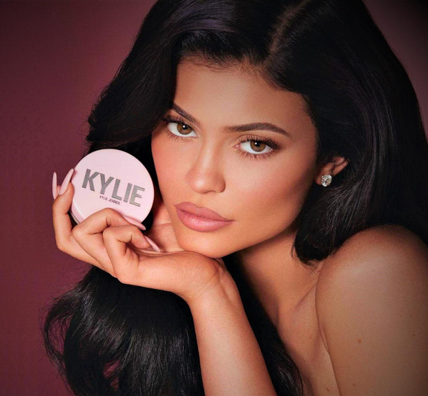 Forbes tuyên bố Kylie Jenner không còn là tỷ phú đô la, cáo buộc chiêu trò, giả mạo giấy tờ với tài sản thực gây sốc-3