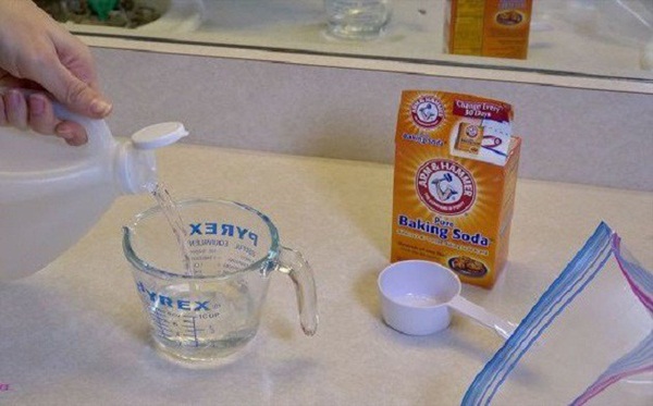 Nhiều người đang tắm dưới vòi hoa sen đầy cặn bẩn mà không biết đây là cách vệ sinh nó-2