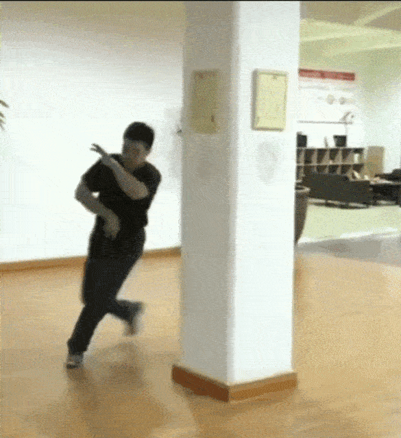 Rộ thông tin con trai võ sư TQ luyện công bằng cách chạy quanh cột nhà để báo thù cho cha-1