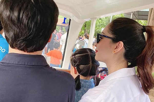 Mẹ vừa sinh em bé, con gái đầu Đặng Thu Thảo đã ra dáng chị cả trong nhà thế này đây-4