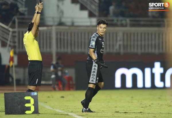 Bùi Tiến Dũng lại hoá người hùng luân lưu, tái hiện y hệt khoảnh khắc kinh điển ở World Cup-2