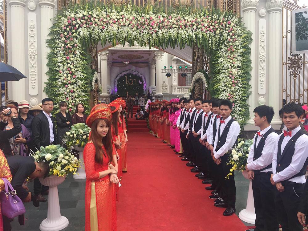 Choáng váng trước tòa lâu đài xây gần 10 năm của triệu phú Nam Định, ngày cưới cô dâu nhận vương miện 100 cây vàng-12