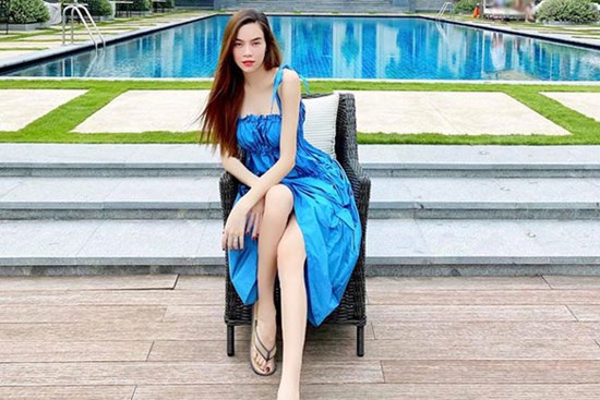 Hồ Ngọc Hà mang song thai mà thân hình vẫn gọn gàng, ngỡ ngàng nhất là đôi chân dài cực phẩm
