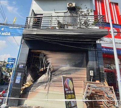 Một trong 7 người mắc kẹt tại đám cháy ở TP.HCM tử vong-2