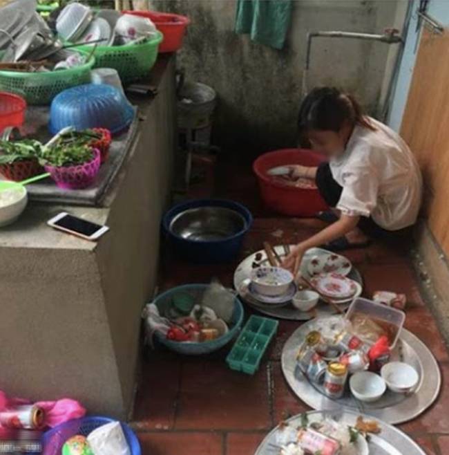 Về nhà bạn trai chơi lần đầu, bị bắt rửa 5 mâm bát 1 mình, cô gái đã có màn phản đòn cực gắt khiến bạn trai lặng người-1