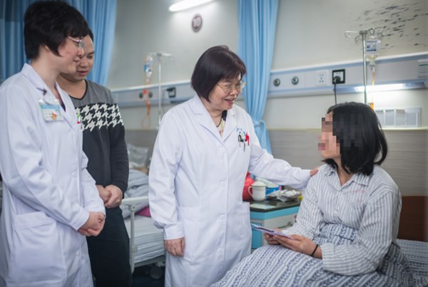 3 người cùng nhà đều mắc ung thư gan, tìm hiểu nguyên nhân bác sĩ liền chỉ ngay vào vật dụng quen thuộc trong nhà bếp-1