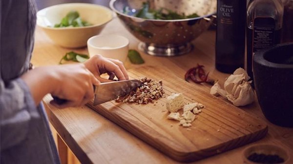 3 người cùng nhà đều mắc ung thư gan, tìm hiểu nguyên nhân bác sĩ liền chỉ ngay vào vật dụng quen thuộc trong nhà bếp-2