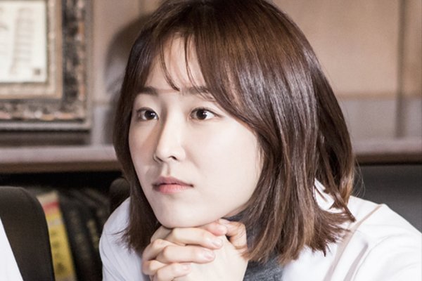 Chồng cũ 1 tháng chỉ cho gặp con 2 lần, tôi đánh liều đến xem thì chết lặng-1