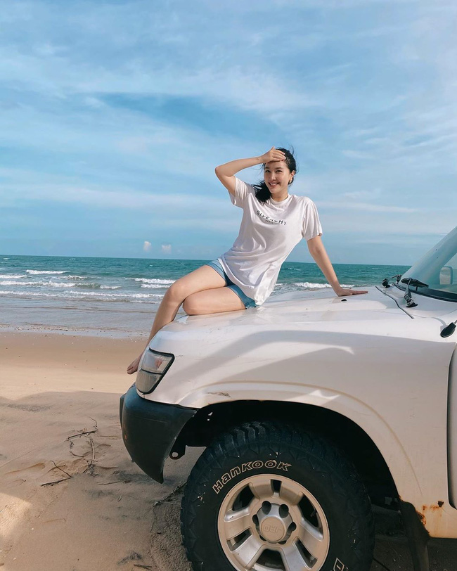 Ngắm style du lịch đẹp mê tơi của mỹ nhân Vbiz, bạn sẽ tìm thấy bao công thức diện lên đã xinh, chụp ảnh sống ảo lại càng xuất sắc-1