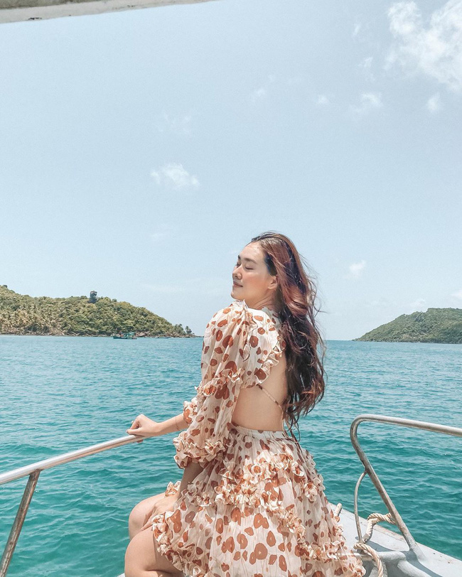 Ngắm style du lịch đẹp mê tơi của mỹ nhân Vbiz, bạn sẽ tìm thấy bao công thức diện lên đã xinh, chụp ảnh sống ảo lại càng xuất sắc-10