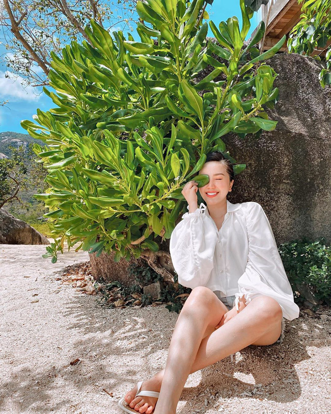 Ngắm style du lịch đẹp mê tơi của mỹ nhân Vbiz, bạn sẽ tìm thấy bao công thức diện lên đã xinh, chụp ảnh sống ảo lại càng xuất sắc-5