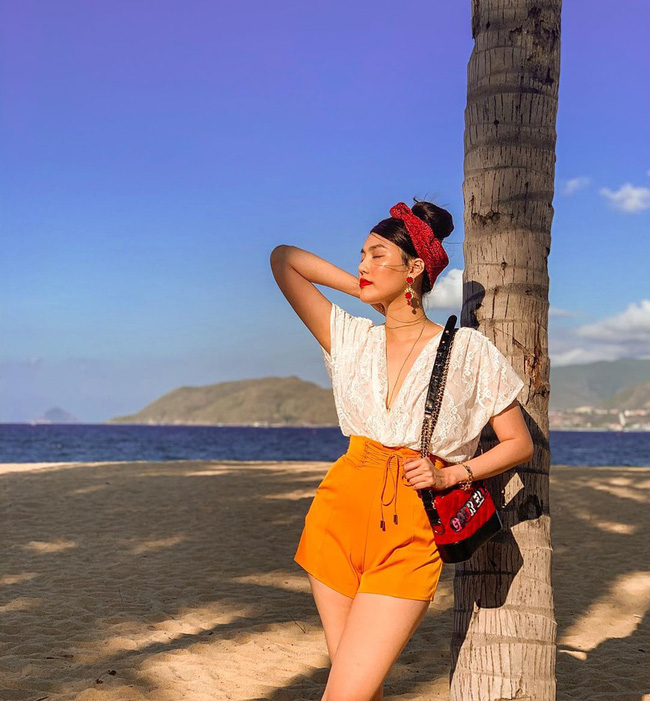 Ngắm style du lịch đẹp mê tơi của mỹ nhân Vbiz, bạn sẽ tìm thấy bao công thức diện lên đã xinh, chụp ảnh sống ảo lại càng xuất sắc-8