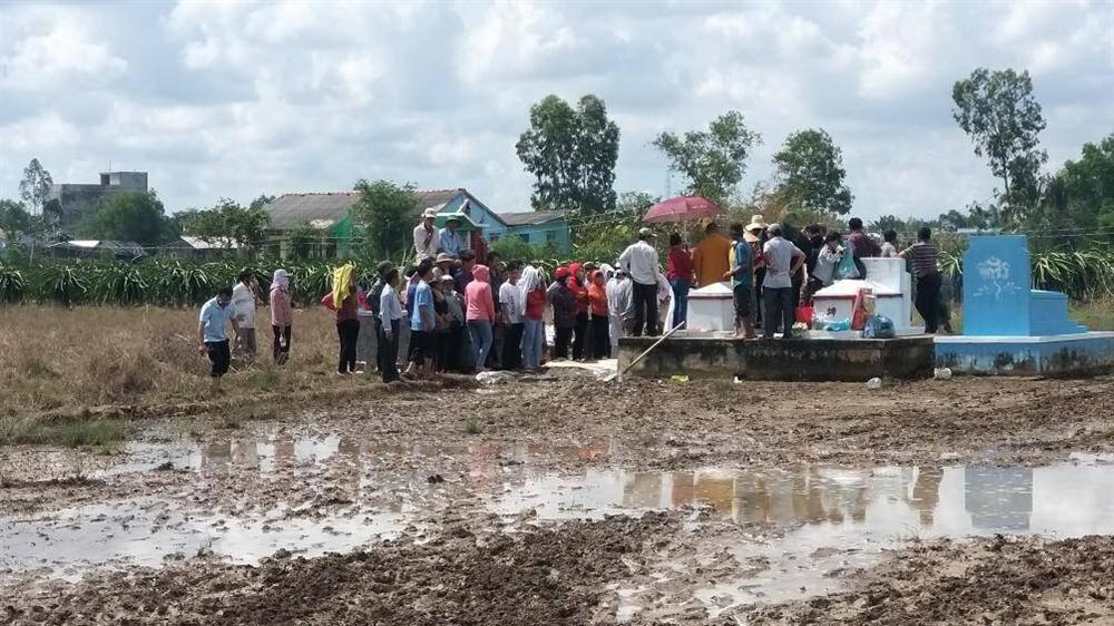 Đám tang người nhảy lầu tự tử trong sân tòa: Người thân tiết lộ chuyện đau lòng-1