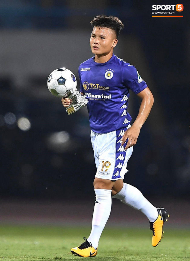 Quang Hải diện áo đôi và được bạn gái nhắn nhủ 2 chữ thôi mà nghe mát lòng: Khéo thế này, bảo sao yêu thế!-3